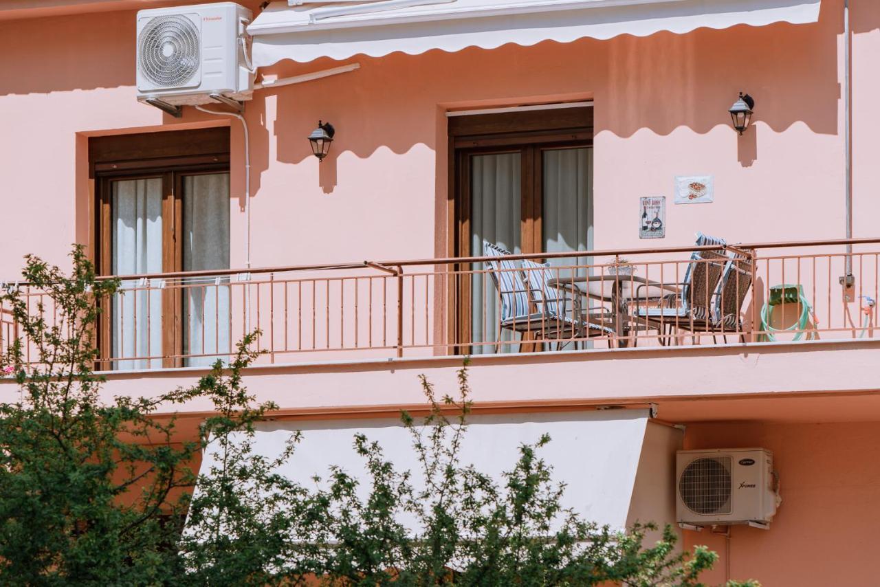 ιlektra's House Apartment
